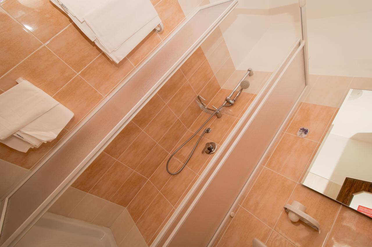 ריולו טרמה Hotel Cristallo מראה חיצוני תמונה